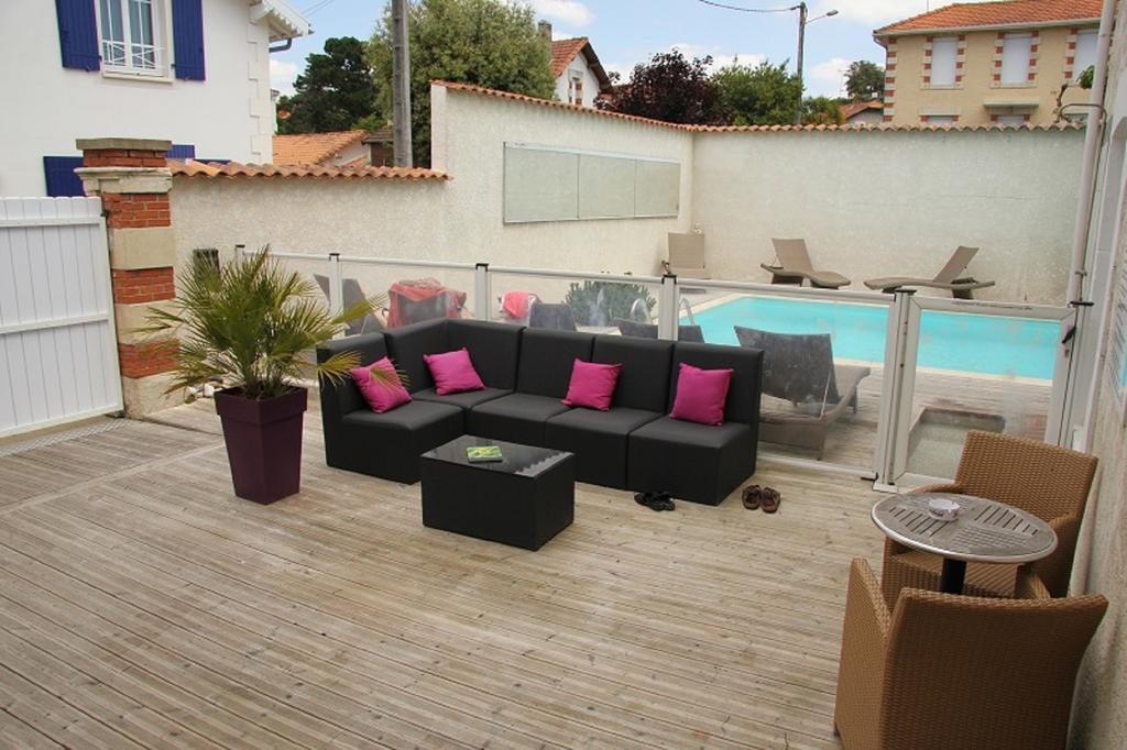 Hotel De La Plage แซ็งต์-ปาเลส์-ซูร์-แมร์ ภายนอก รูปภาพ